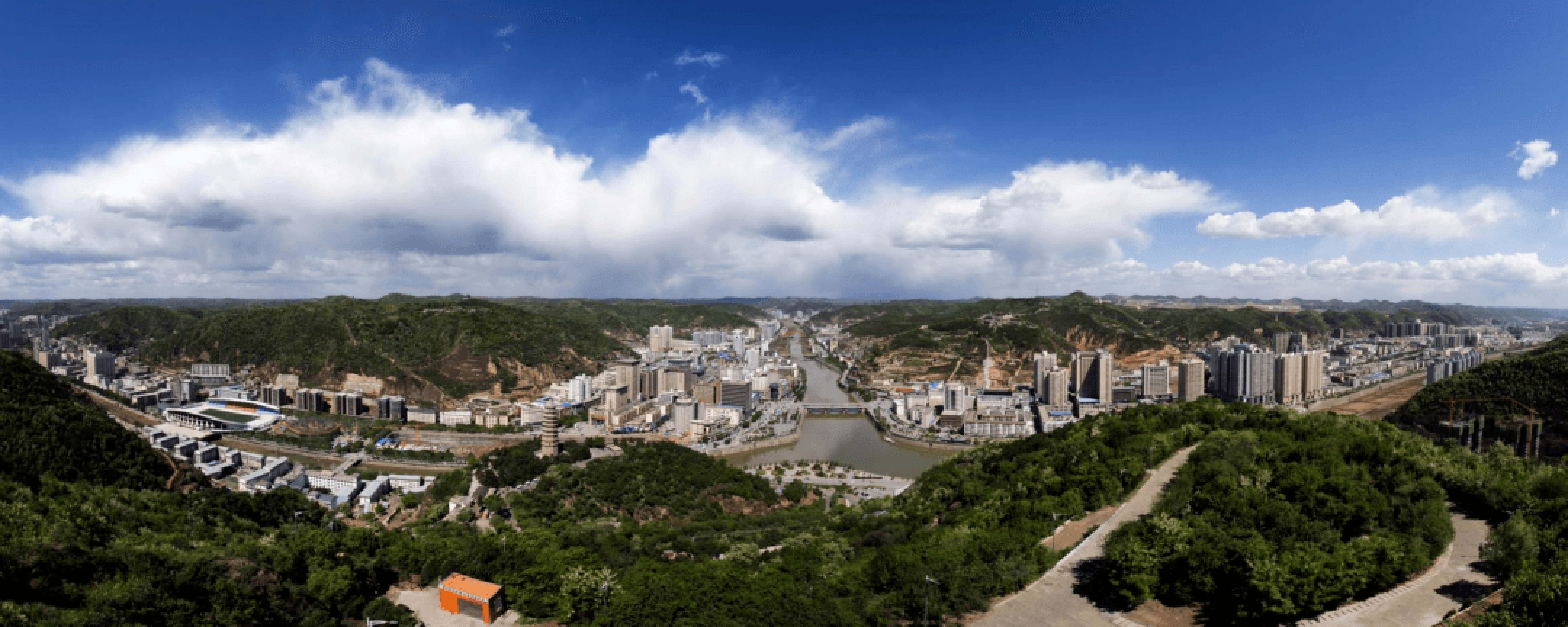 圖1 延安主城區全景圖(三山夾兩水).jpeg